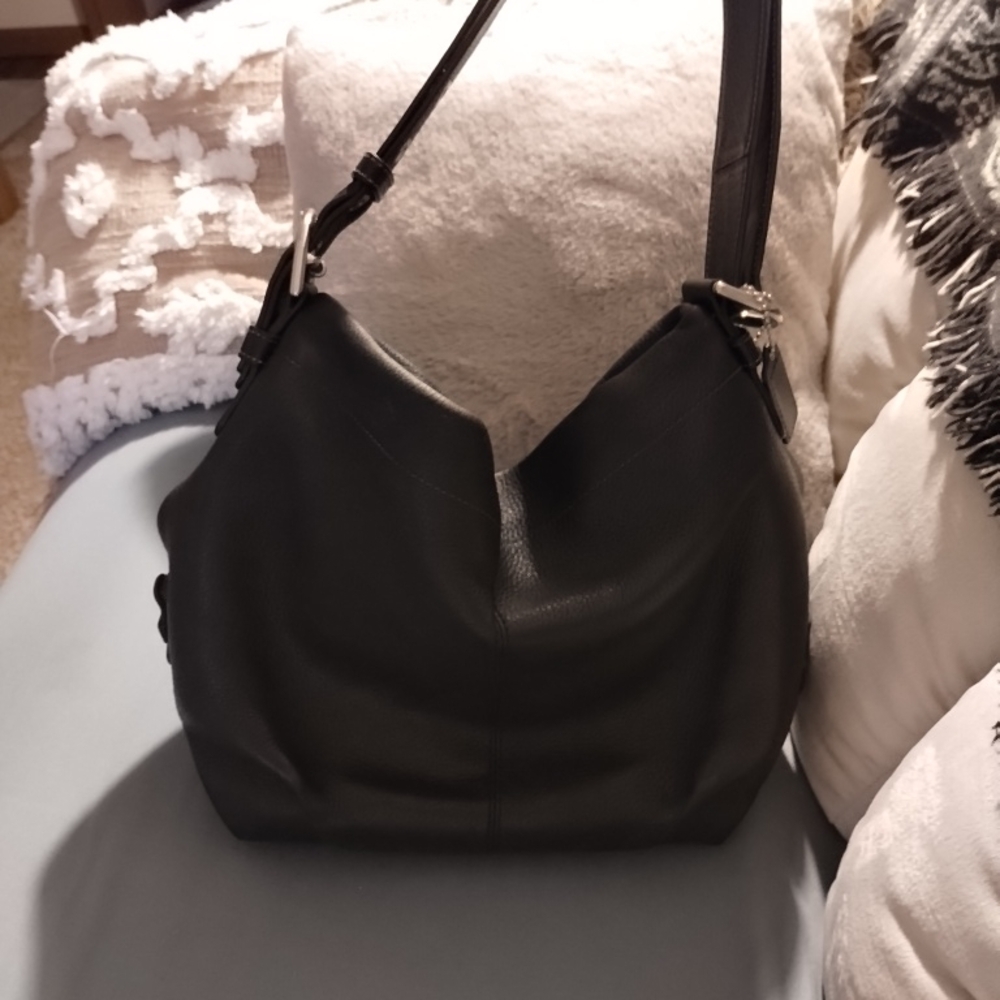 Elegant Black Leather Shoulder Bag